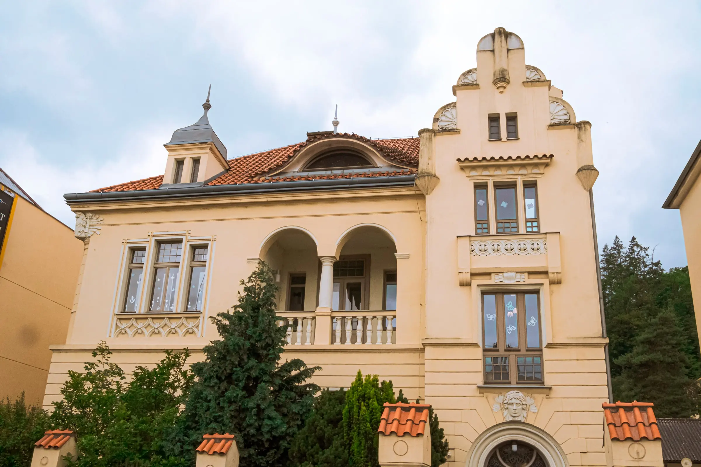 Sídlo Centra Julie v rodinné ville na Zbraslavi.